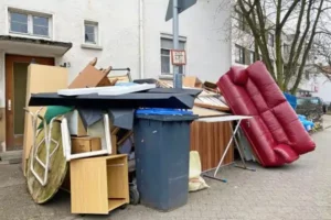 Schnelle Entrümpelung in Berlin zum günstigen Festpreis